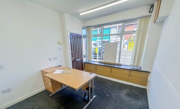 214 Albert Rd, Bolton to rent Interior Photo- Image 1 of 5