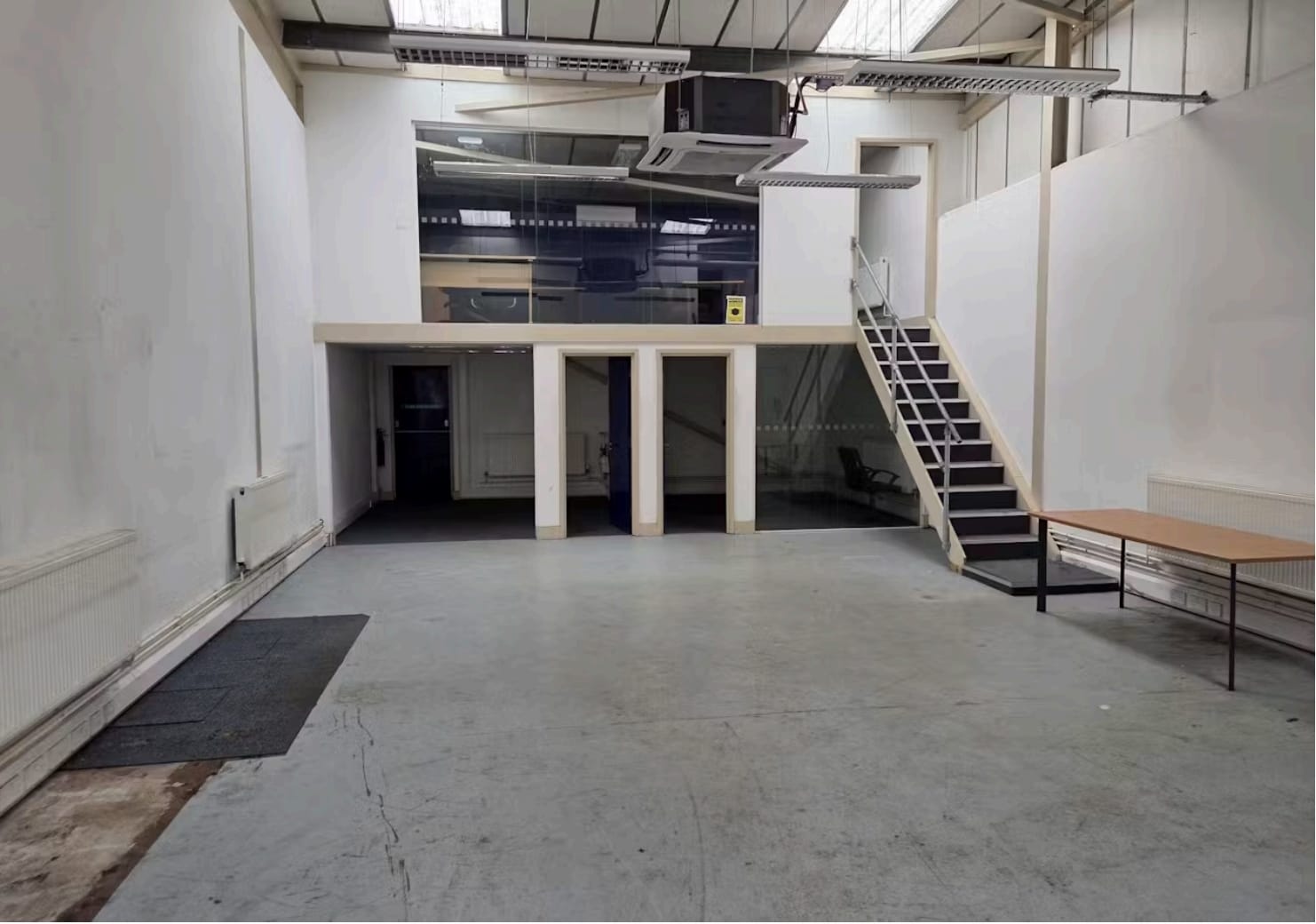 Clifford Rd, London to rent Interior Photo- Image 1 of 4
