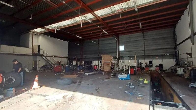 Light Industrial in Villeneuve-la-Garenne to rent - Building Photo - Image 2 of 6