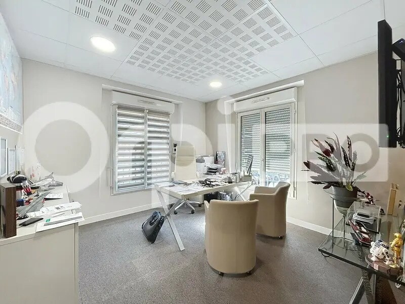 Office in Vineuil-Saint-Firmin for sale Interior Photo- Image 1 of 6