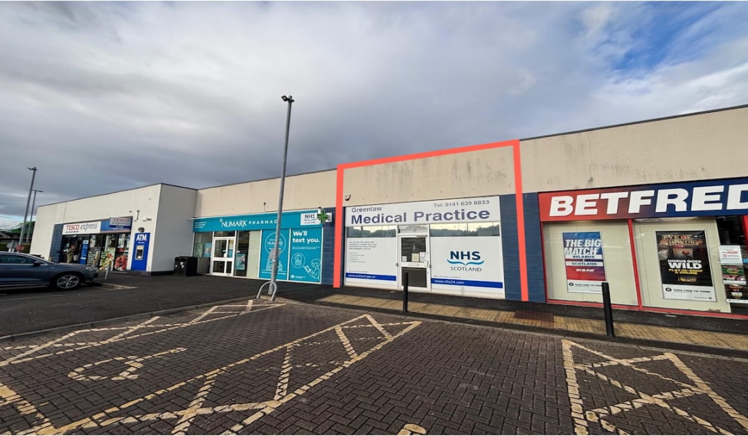 Greenlaw Pl, Newton Mearns to rent Building Photo- Image 1 of 1