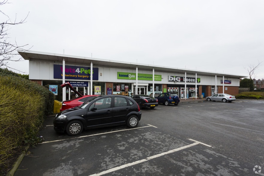 106-118 Horbury Rd, Wakefield to rent - Building Photo - Image 2 of 3