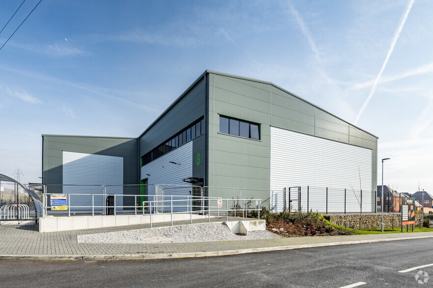 Lydia Becker Way, Oldham to rent - Building Photo - Image 2 of 16