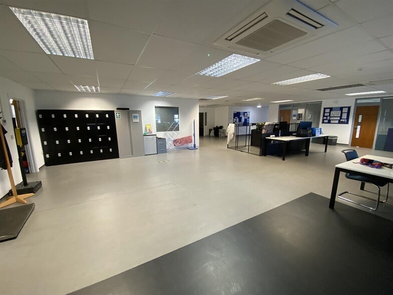 Office Suites 1 & 2 Annie Reed Road portfolio of 2 properties for sale on LoopNet.co.uk - Interior Photo - Image 3 of 3