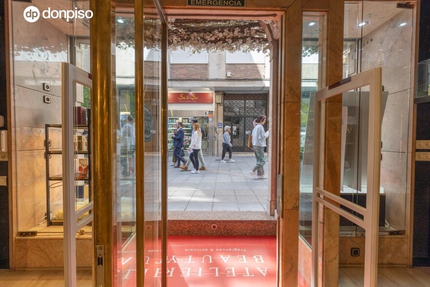 Retail in Granada for sale - Building Photo - Image 2 of 17