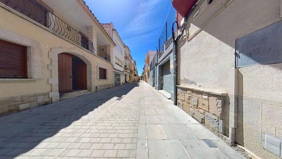 Retail in Malgrat de Mar, Barcelona to rent - Building Photo - Image 3 of 4