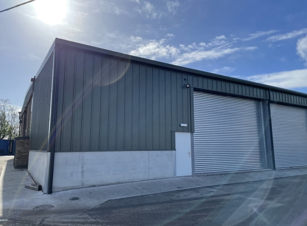 New Years Green Ln, Uxbridge to rent Building Photo- Image 1 of 1