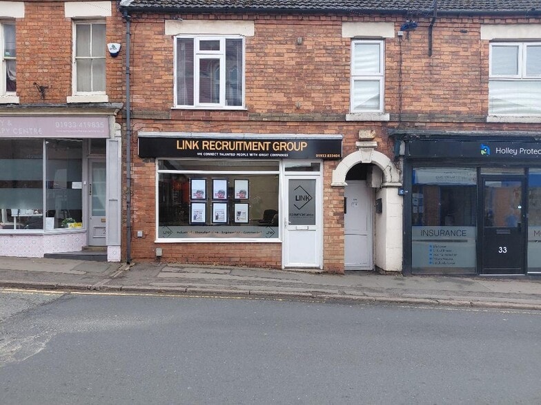 31 Church St, Rushden to rent - Primary Photo - Image 1 of 1