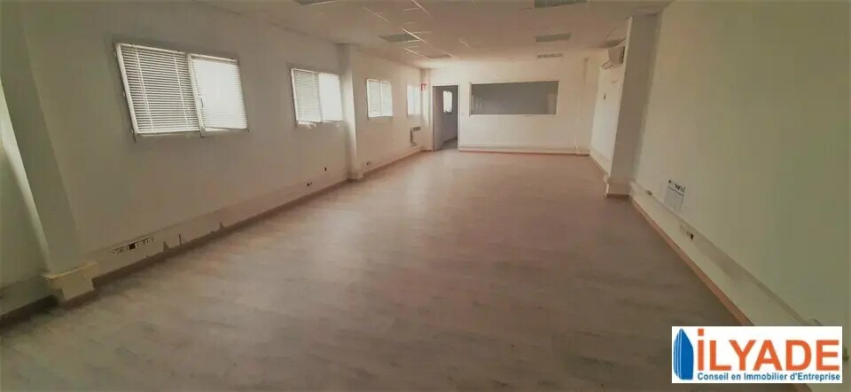 Office in Vitrolles to rent - Building Photo - Image 3 of 5