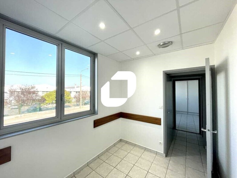 Office in Décines-Charpieu to rent - Interior Photo - Image 2 of 10