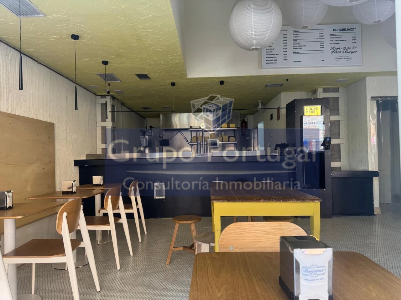 Retail in Alcorcón, Madrid to rent Primary Photo- Image 1 of 4
