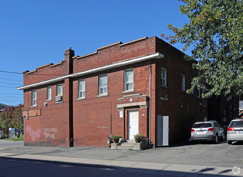 901 Main St E, Hamilton, ON for rent - Building Photo - Image 2 of 5