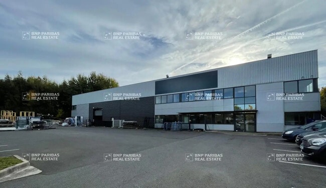 Location Local d'activités 1 318 m²