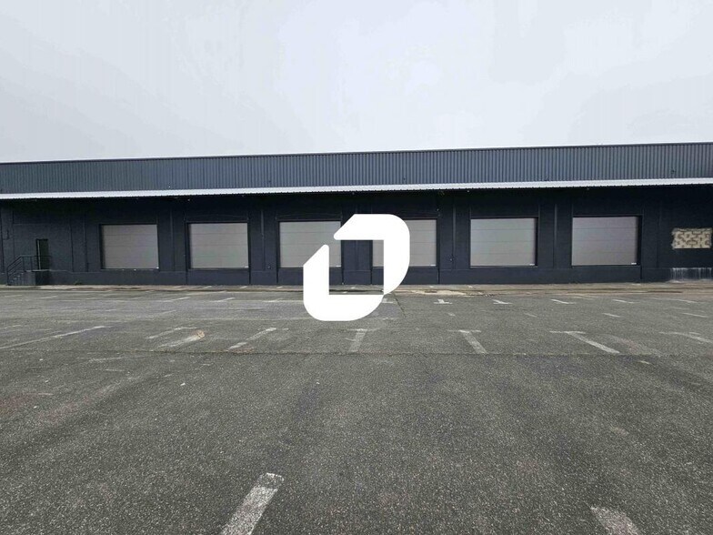 Light Industrial in Le Mesnil-Amelot to rent - Building Photo - Image 3 of 13