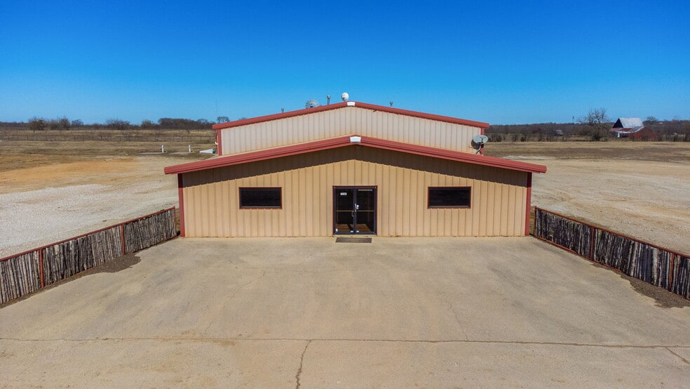 7240 Jackson Rd, Krum, TX for sale - Building Photo - Image 1 of 1