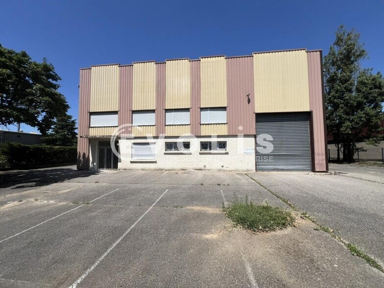 Industrial in Chassieu to rent - Building Photo - Image 3 of 24