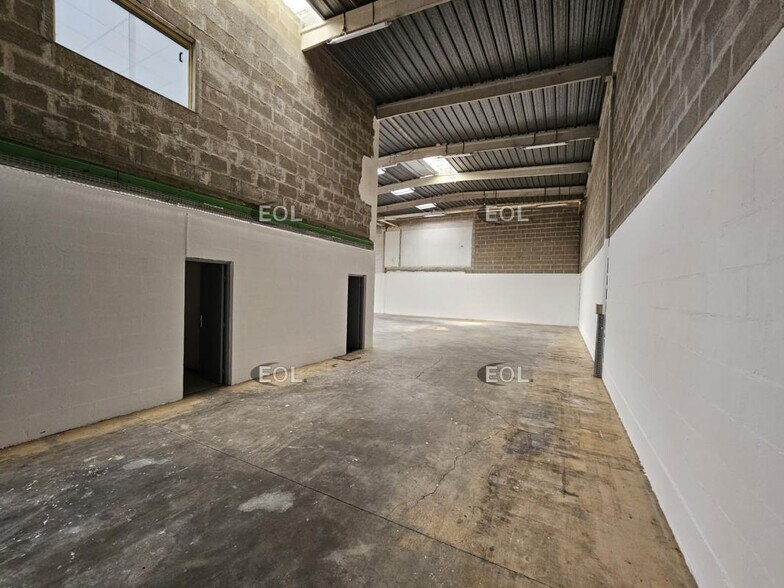 Industrial in Valenton to rent - Interior Photo - Image 2 of 9