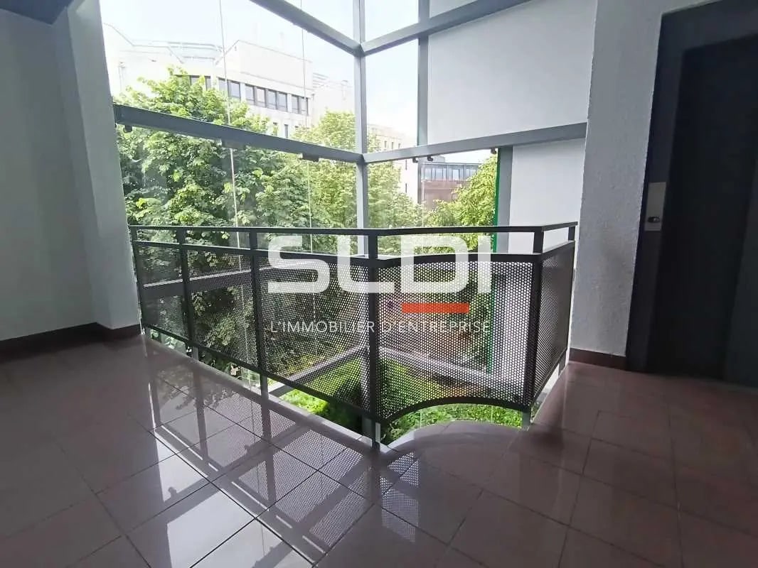 Office in Lyon to rent Interior Photo- Image 1 of 15