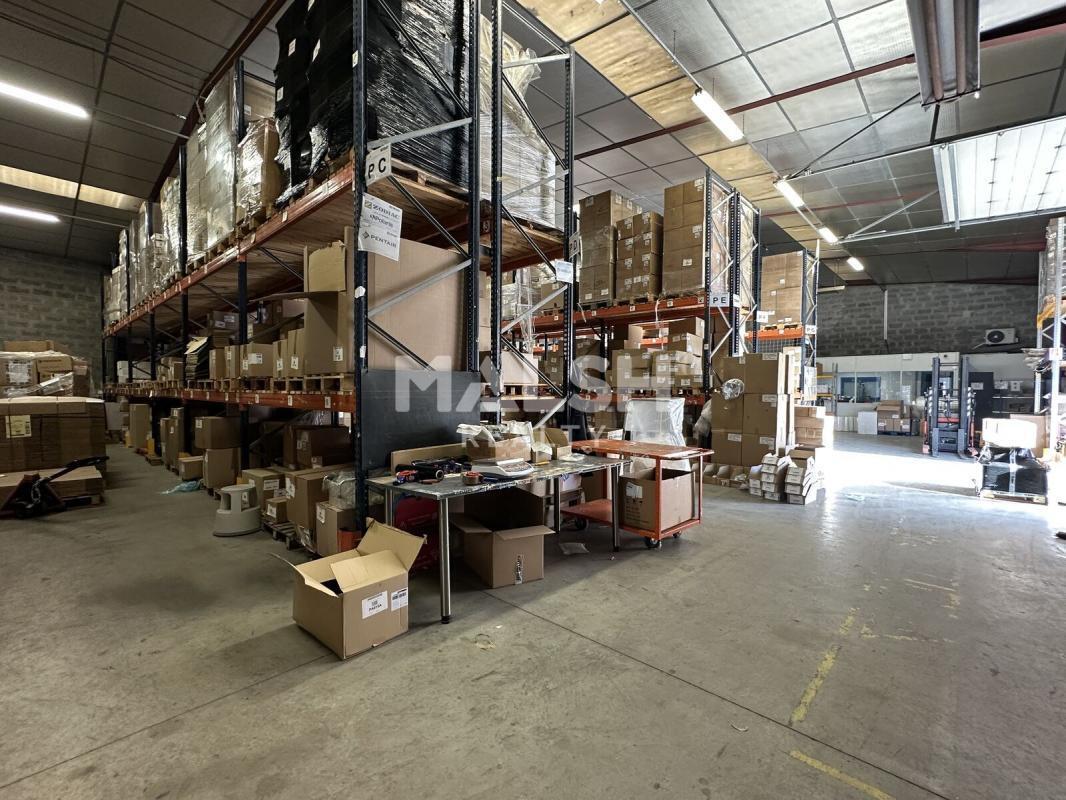 Light Industrial in Chassieu to rent Building Photo- Image 1 of 5