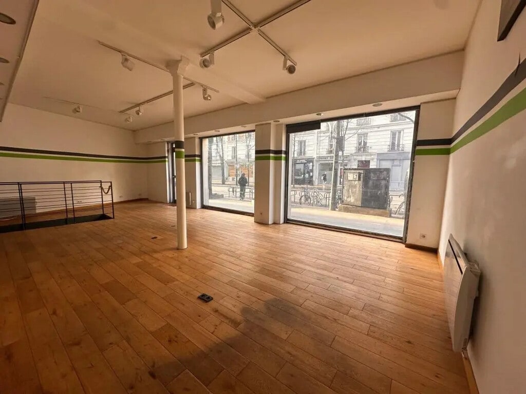 Location Commerce 116 m² - Photo 1