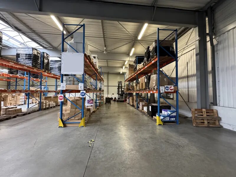 Light Industrial in Taverny to rent Interior Photo- Image 1 of 14