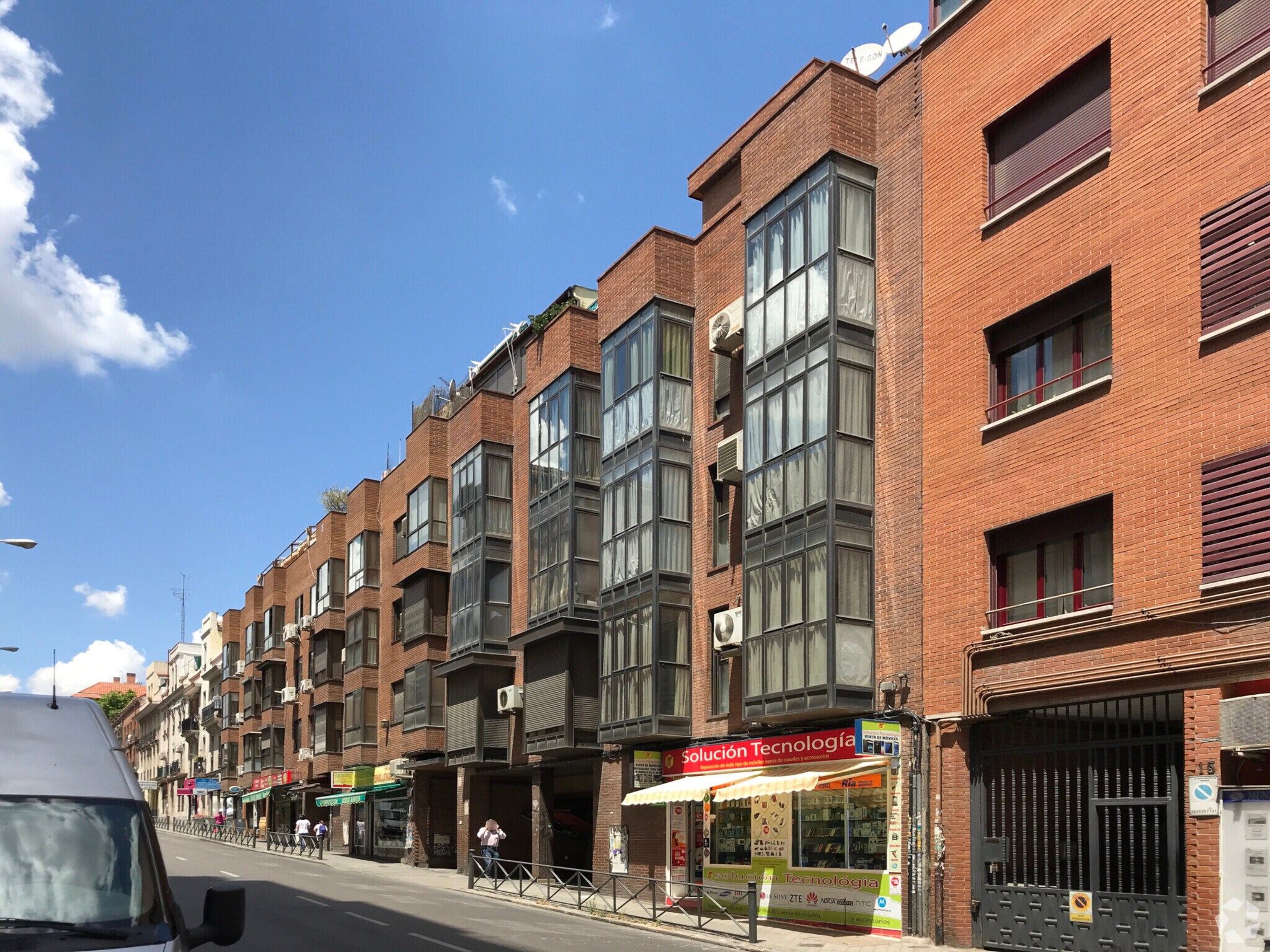 Retail in Madrid, Madrid to rent Primary Photo- Image 1 of 3