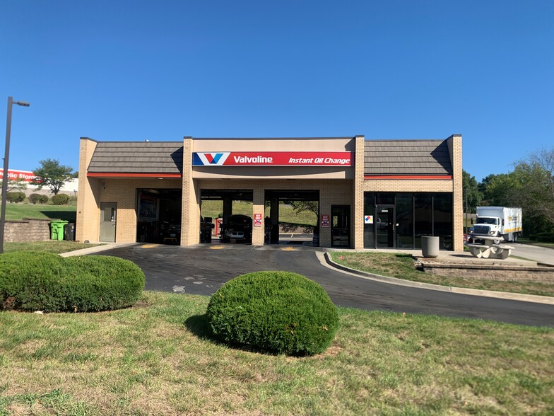 14450 E Us Highway 40, Kansas City, MO for sale - Building Photo - Image 1 of 4