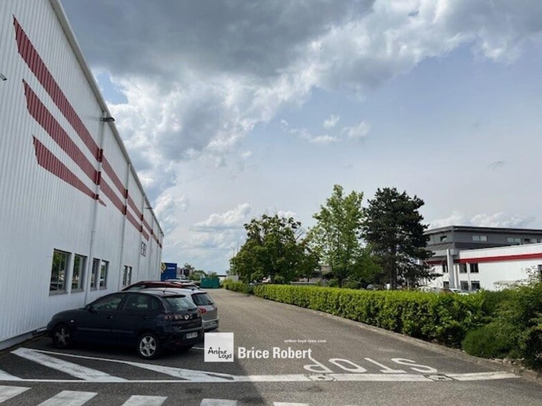 43 Rue Ampère, Chassieu for sale - Building Photo - Image 2 of 5