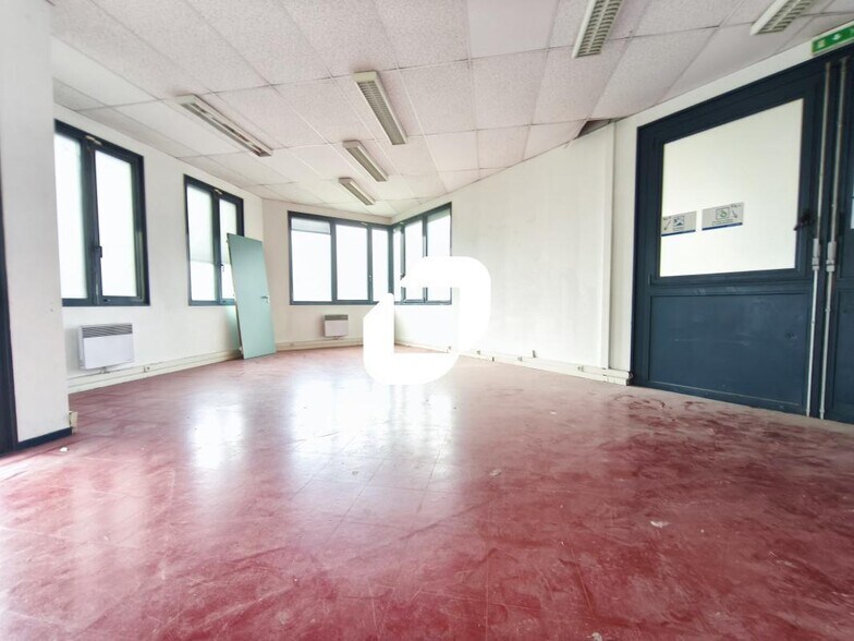 Light Industrial in Créteil to rent - Building Photo - Image 3 of 17