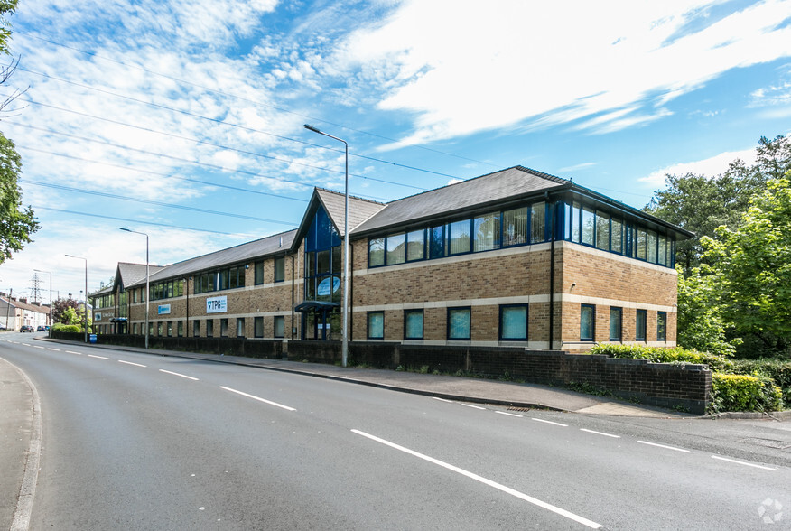 Cardiff Rd, Pontypridd for rent - Primary Photo - Image 1 of 4