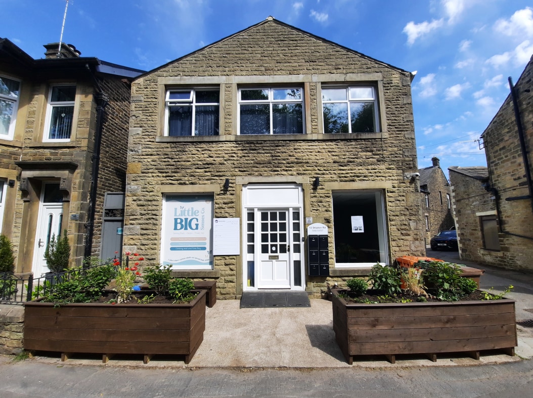 12 Skipton Rd, Barnoldswick to rent Primary Photo- Image 1 of 2