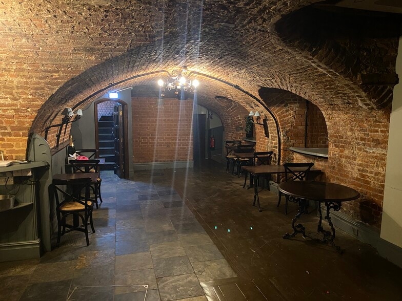 2 Suffolk Ln, London to rent - Building Photo - Image 3 of 3