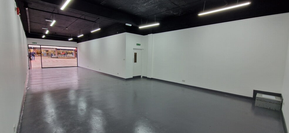 Moor St, Brierley Hill to rent - Interior Photo - Image 2 of 17