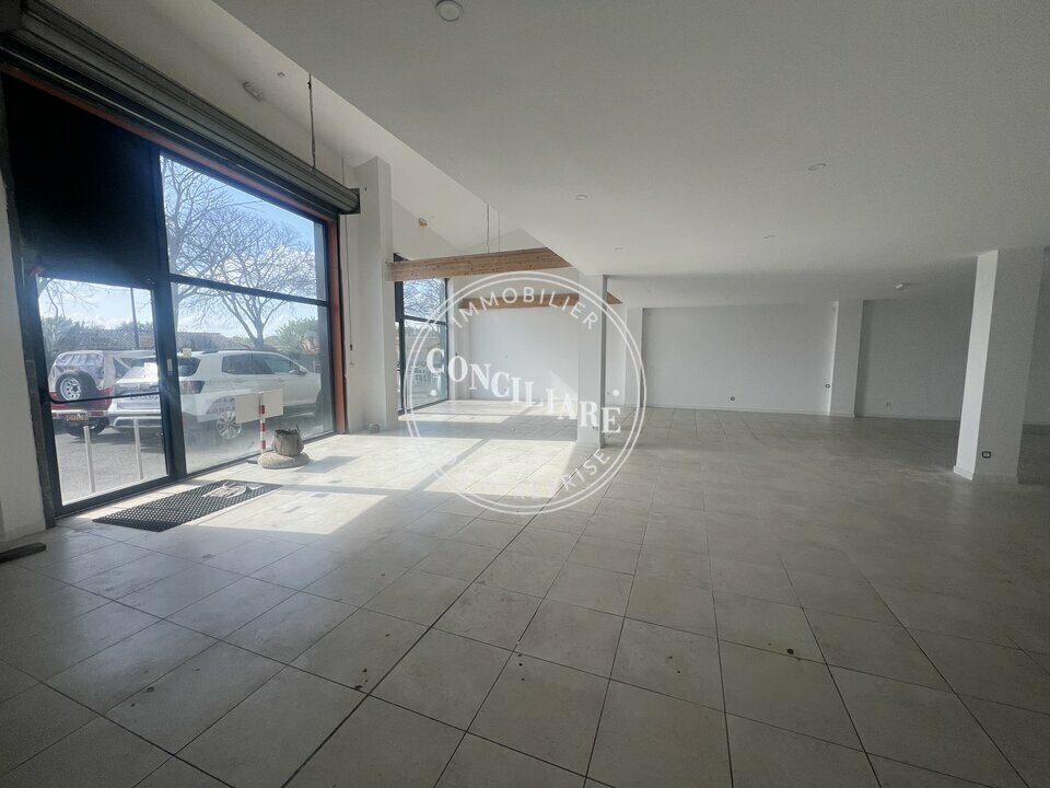 8 Avenue Montaigne, Plaisance-du-Touch to rent Interior Photo- Image 1 of 6