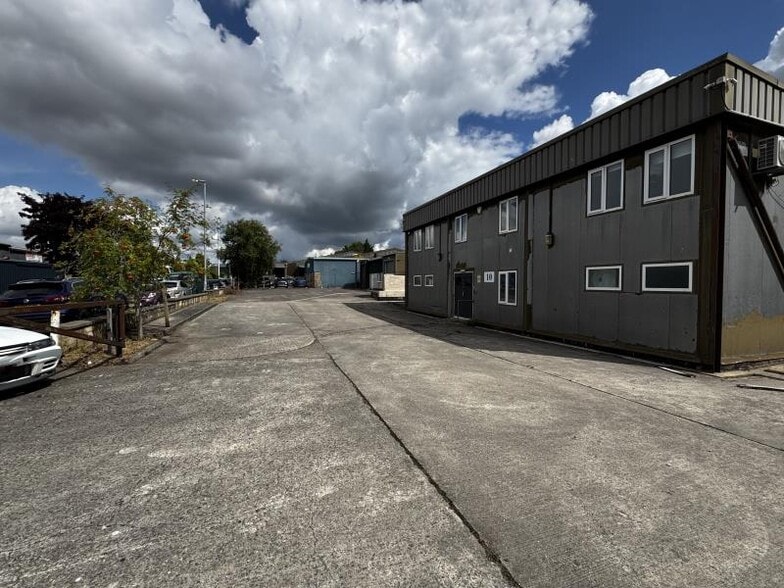 10 Bennett Fields Trading Estate, Wincanton to rent - Building Photo - Image 2 of 3