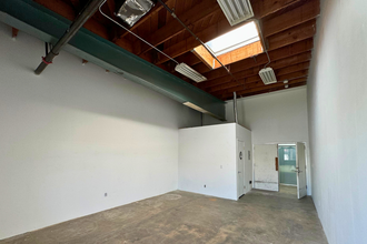 3221 S Hill St, Los Angeles, CA for rent Interior Photo- Image 1 of 4