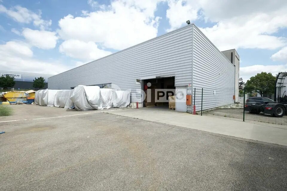 Light Industrial in Chaponnay to rent Building Photo- Image 1 of 4
