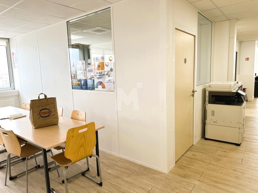 Office in Évry-Courcouronnes to rent Interior Photo- Image 1 of 5