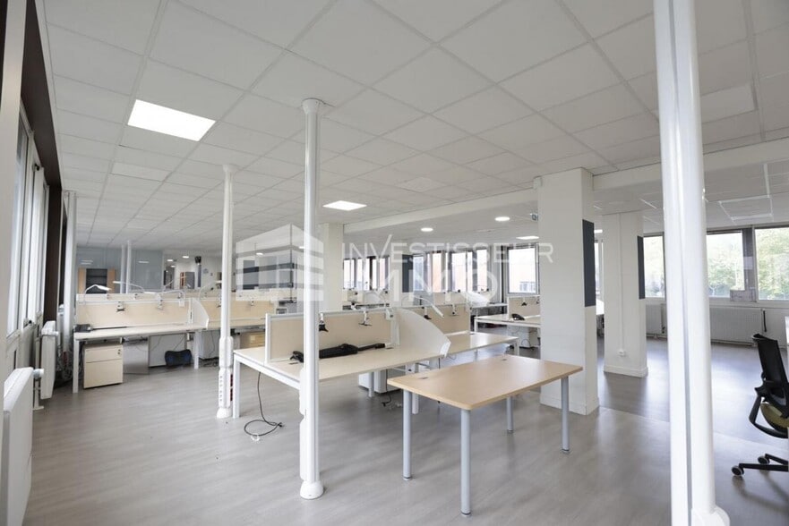 Office in Creteil to rent - Interior Photo - Image 2 of 5