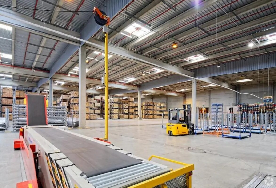 30 Rue Du Traité De Rome, Mions to rent Interior Photo- Image 1 of 4