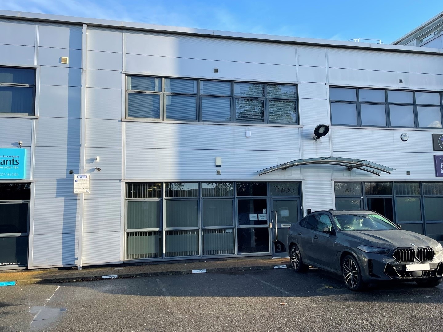 Stirling Way, Borehamwood to rent Building Photo- Image 1 of 2