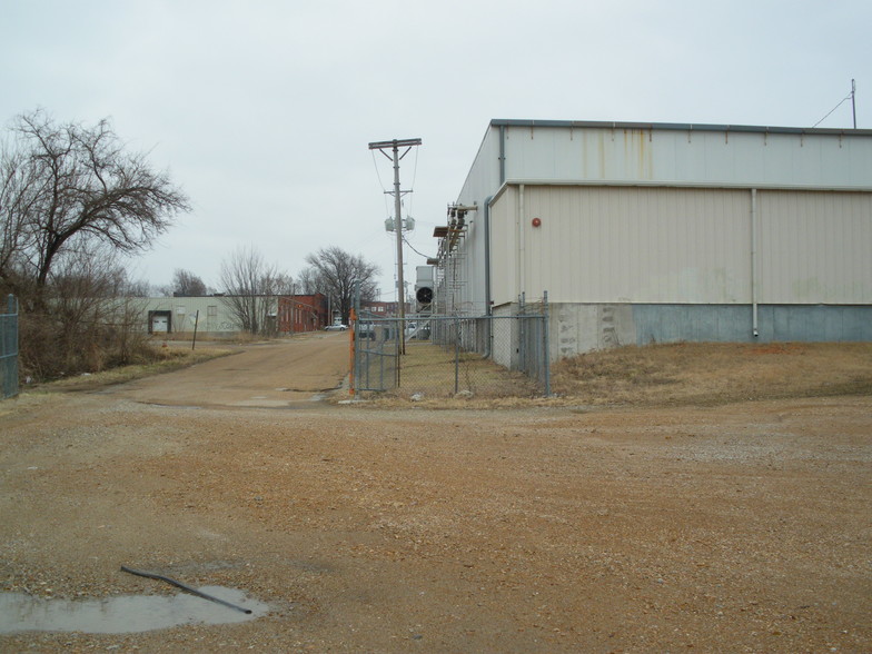 621 W Benton, Sedalia, MO for sale - Primary Photo - Image 1 of 1