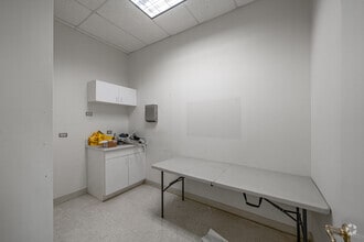 8741 S Greenwood Ave, Chicago, IL to rent Interior Photo- Image 2 of 2