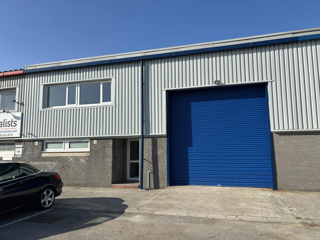 Kestrel Clos, Bridgend to rent Primary Photo- Image 1 of 2