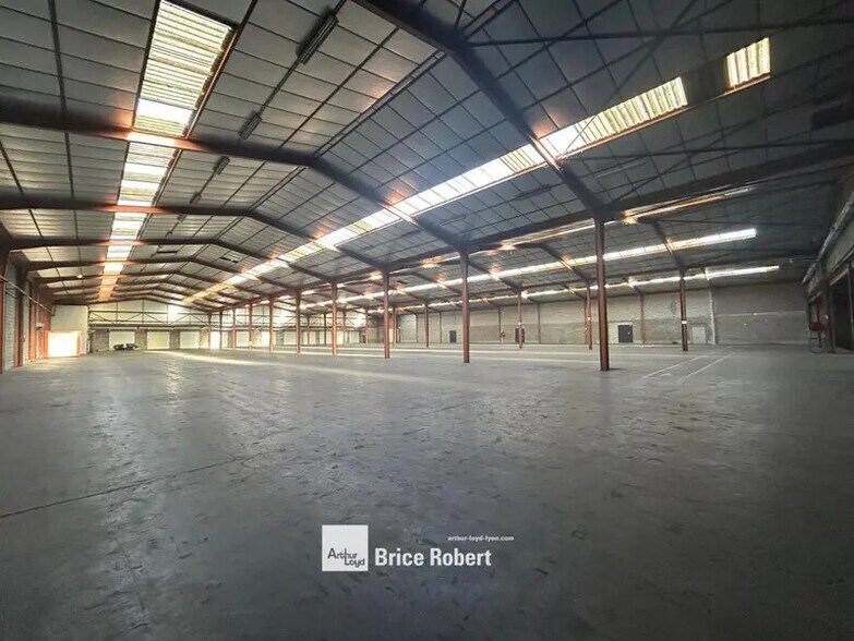 8 Avenue De L'Industrie, Corbas to rent - Building Photo - Image 2 of 5
