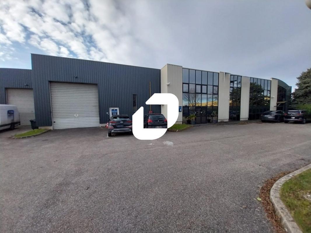 Light Industrial in Genas to rent Building Photo- Image 1 of 15