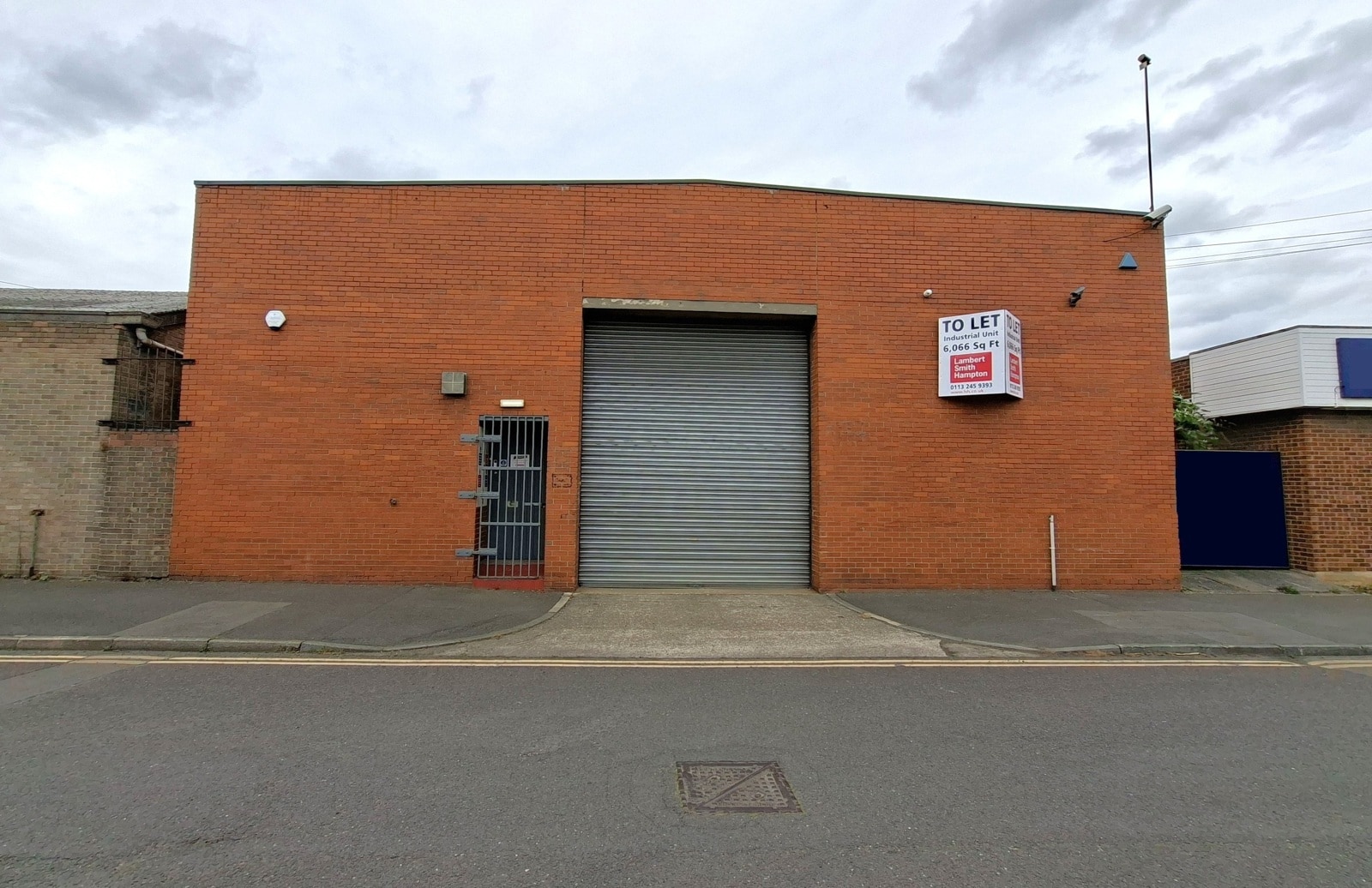 410 Brightside Ln, Sheffield to rent Building Photo- Image 1 of 4