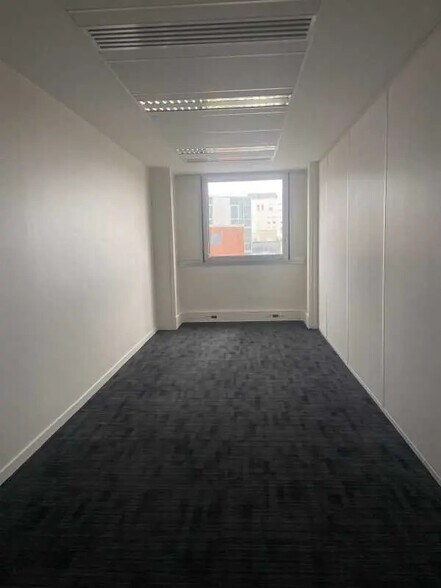 Office in Ivry-sur-Seine to rent - Interior Photo - Image 2 of 15