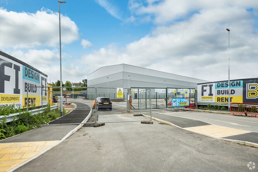 176 Blackburn Rd, Chorley to rent - Building Photo - Image 2 of 5