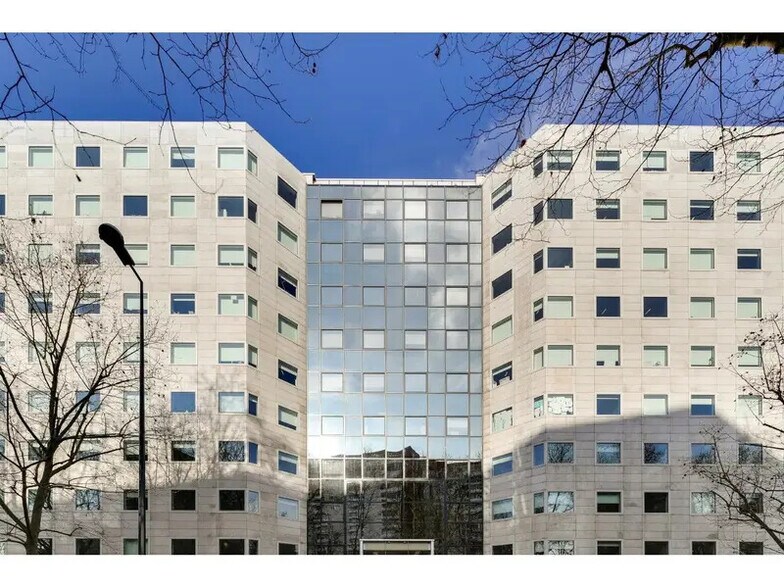 80 Avenue Du Général De Gaulle, Puteaux to rent - Building Photo - Image 1 of 19